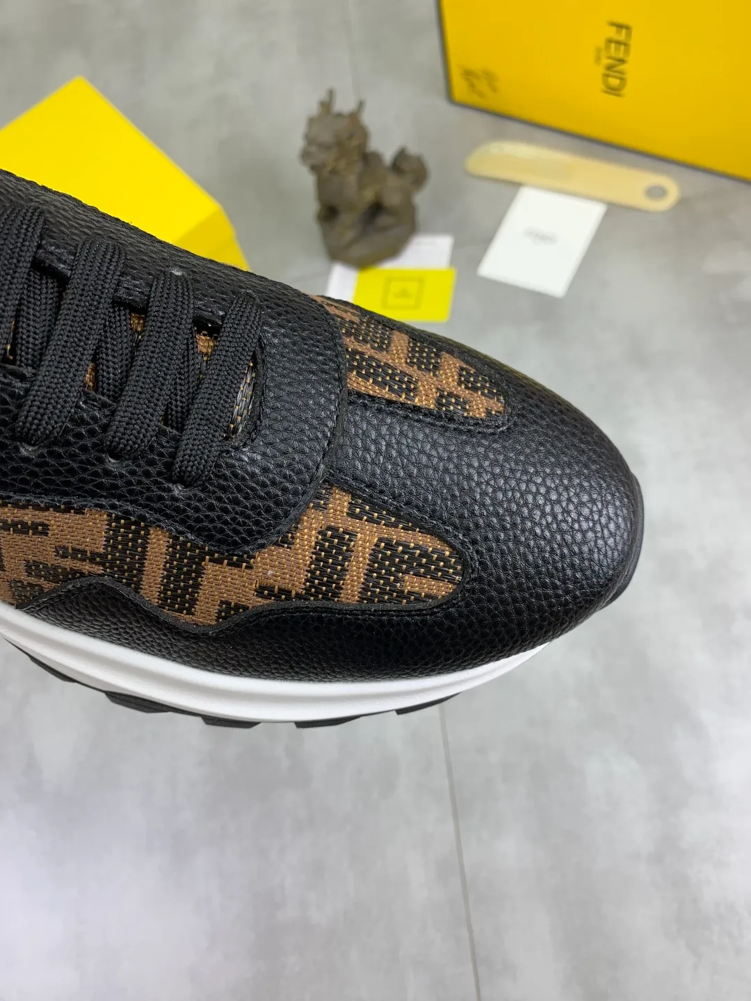 ​Men's shoes 💰P440 💰【New】Little monster 🆘 New FENDI 🕶️🕶️Simple routing effect, showing an elegant and cool driving shoe 🎬Using imported calfskin + first-layer pigskin lining🐂Excellent material🎬Detailed workmanship 🤗Comfortable foot feel➰➰. ​Pair it with any outfit to show your taste and temperament, low-key luxury ♻️Design ​simple and elegant ​noble and fashionable 🍃​Very loved and favored by trendy men 💓❤️Size: 38-44 (45 customized) 3️⃣ colors available